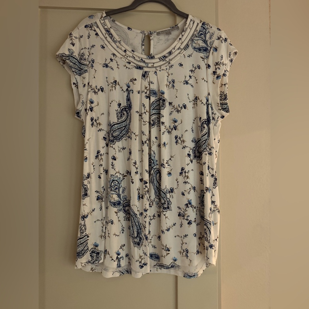 Daniel Rainn White and Blue Pleated Cap Sleeve Blouse Size L